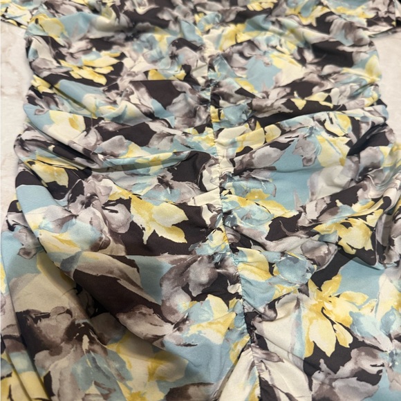 St. John Couture Floral Printed Ruched Stretch
Off-Shoulder Top sz S New - Picture 5 of 11